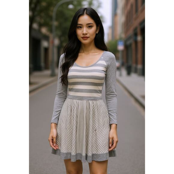 Zac Posen Dress Size 10 Z Spoke Mini Long Sleeve Gray Pleated Stripes - Picture 6 of 6